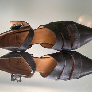 John Fluevog Truths Alison Black Leather Skull Buckle Size 10